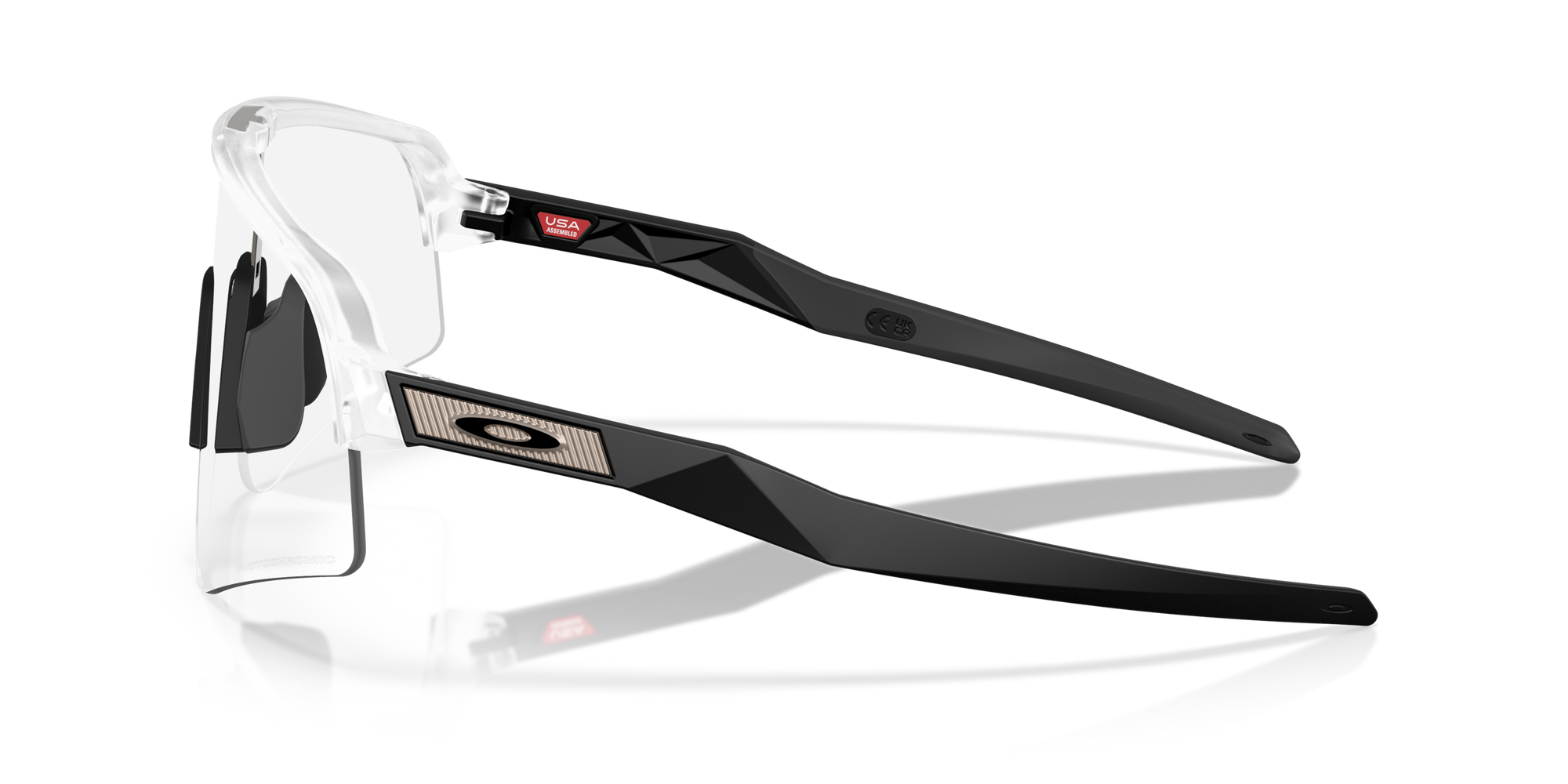 Oakley Okulary przeciwsłoneczne SUTRO LITE SWEEP Matte Clear / Clear To Black Iridium Photochromic OO9465-39