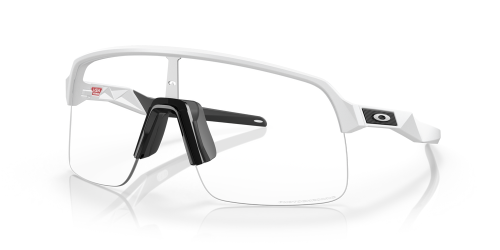 Oakley Okulary przeciwsłoneczne SUTRO LITE Matte White/Clear To Black Iridium Photochromic OO9463-46