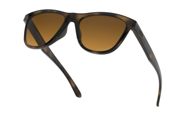 OAKLEY Sunglasses MOONLIGHTER Tortoise / Brown Gradient Polarized OO9320-04