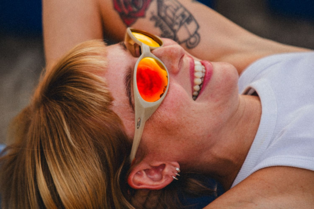 Oakley Okulary przeciwsłoneczne EYEJACKET REDUX Latitude Collection Sandstorm / Prizm Ruby Polarized OO9438-34