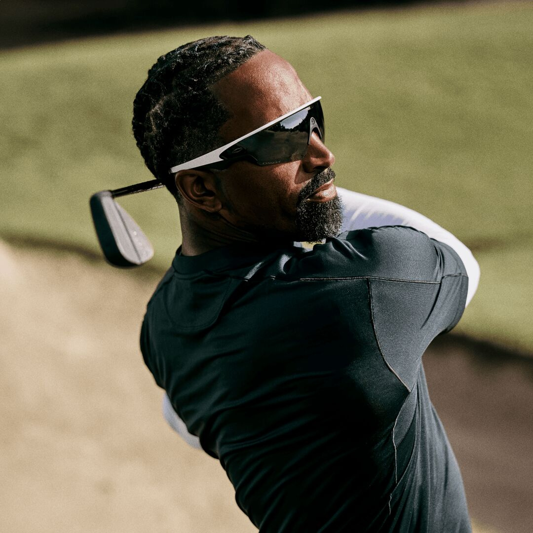 Oakley Meta Vanguard - sportowe okulary Meta AI z kamerą OW8001-05