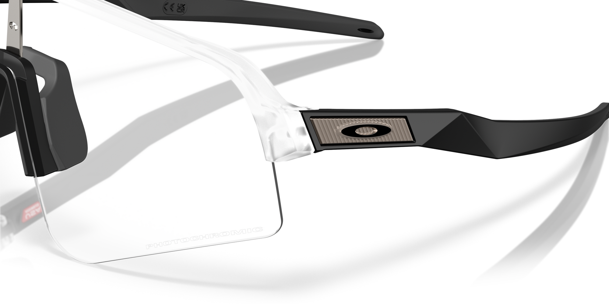 Oakley Okulary przeciwsłoneczne SUTRO LITE SWEEP Matte Clear / Clear To Black Iridium Photochromic OO9465-39