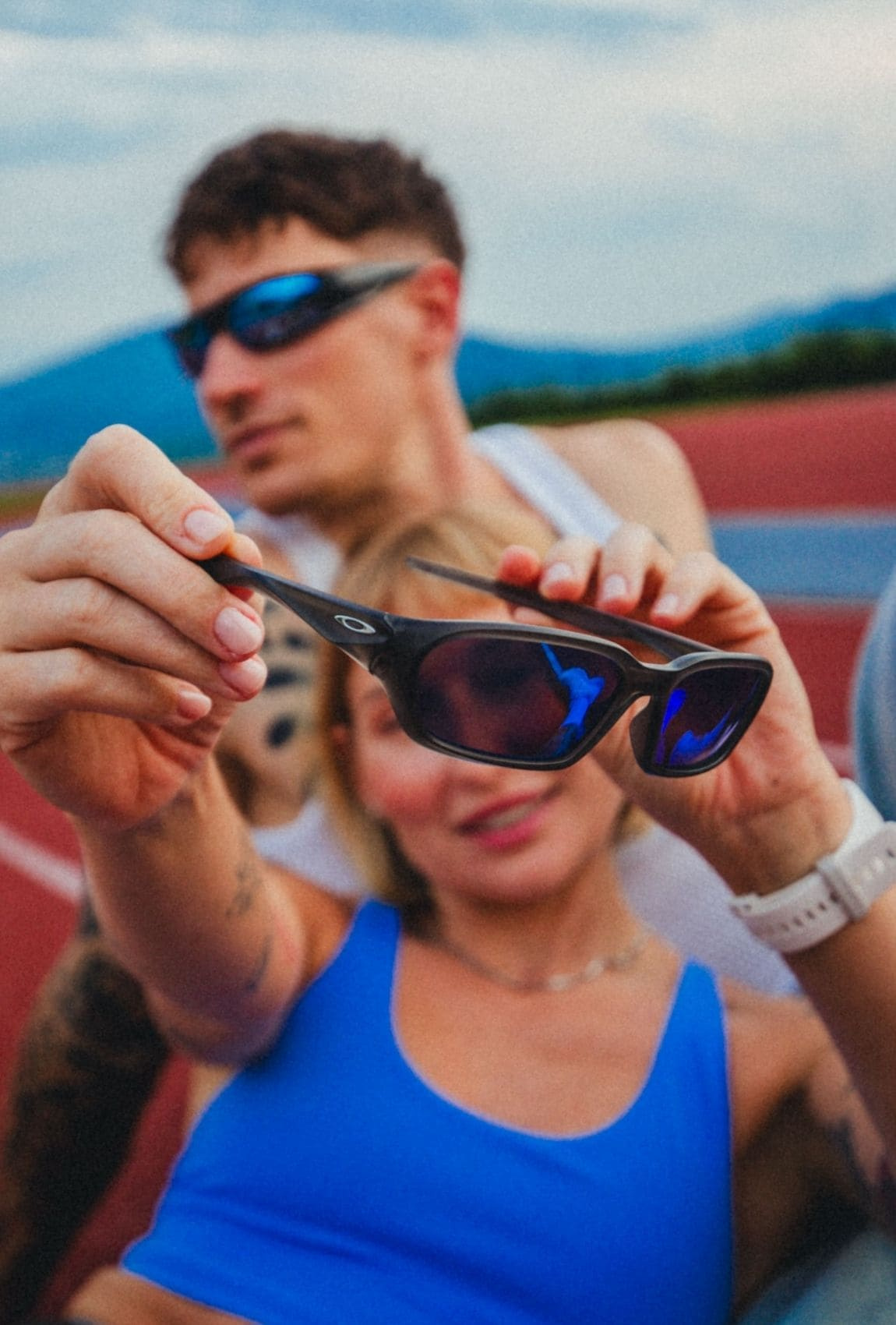 Oakley Okulary przeciwsłoneczne TERRAFORMA Matte Grey Smoke / Prizm Sapphire OO9530-02