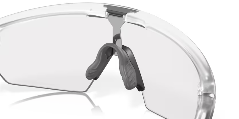 Oakley Okulary przeciwsłoneczne SPHAERA Matte Clear / Clear to Black Iridium Photochromic OO9403-07