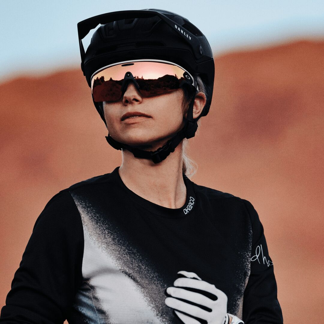 Oakley Meta Vanguard - sportowe okulary Meta AI z kamerą OW8001-08