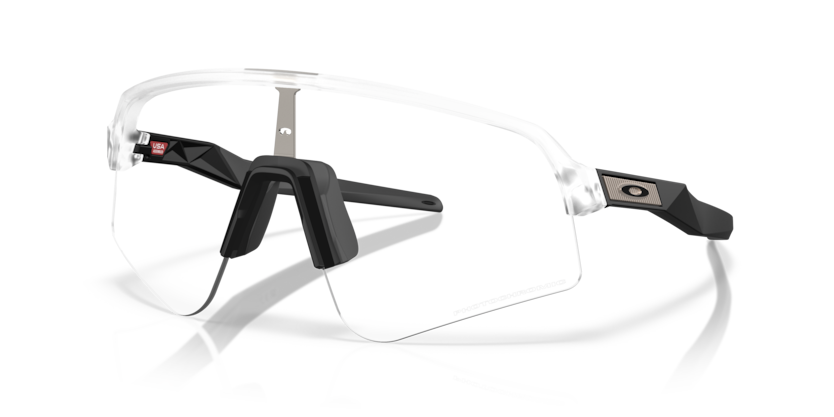 Oakley Okulary przeciwsłoneczne SUTRO LITE SWEEP Matte Clear / Clear To Black Iridium Photochromic OO9465-39